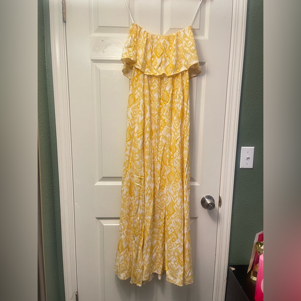 White+yellow patterned dress